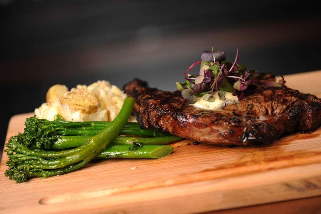 Carriage House Hotel And Conference Centre YYC Restaurace fotografie