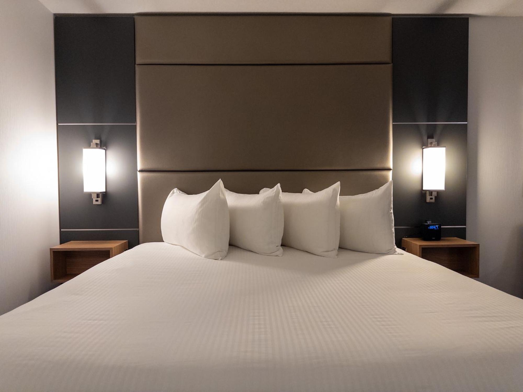 Carriage House Hotel And Conference Centre YYC Exteriér fotografie