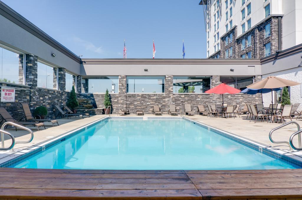 Carriage House Hotel And Conference Centre YYC Exteriér fotografie